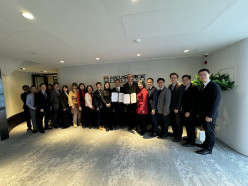附属学院於2023年12月18日与香港中文中学联会（联会）签署合作协议