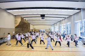 On 10 May, the ALUMNI collaborated with the Hong Kong Association of Property Management Companies (HKAPMC) to host a “Tai Chi and Health Fun Day” session at Po Leung Kuk Stanley Ho Community College (HPSHCC). 