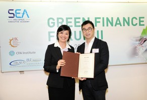 Left: Ms Mary Leung, CFA, Head of Standards and Advocacy, Asia Pacific, CFA Institute; Right: Mr Kevin Yeung, Associate Head of College of Business and Finance, HKU SPACE