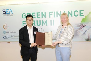 Left: Mr Kevin Yeung, Associate Head of College of Business and Finance, HKU SPACE; Right: Ms Martina Macpherson, Global Head of Sustainability Indices