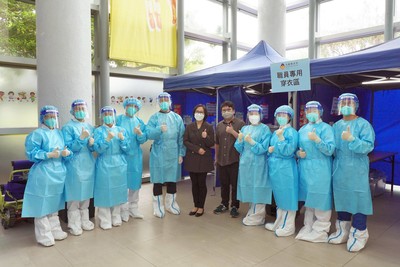 香港大學專業進修學院護理系導師及學生已於4月1日起為由樂善堂營運的兩間長者暫託中心提供護理服務。