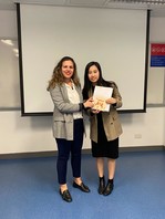 恭喜Chi於我們的課程『Certificate in Spanish (Introductory)』當中獲得傑出表現獎 ! ¡Felicidades! (2023年三月)