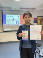 恭喜Fung获得我们法语入门证书课程的杰出表现奖! Félicitations!